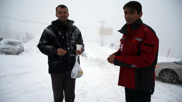 Türk Kızılayı ekiplerinden kar nöbeti