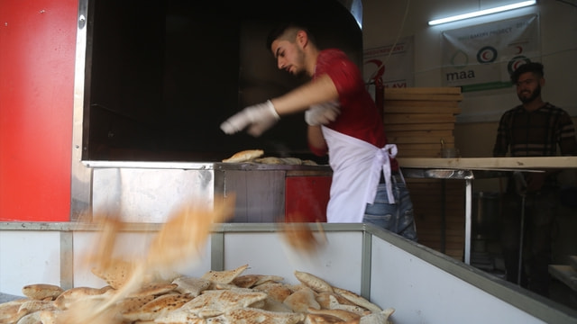 Türk Kızılayından Iraklı sığınmacılara günlük 5 bin ekmek