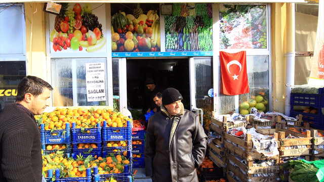 Türk lirasına sahip çıkana mandalina bedava