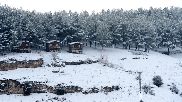 Ulubey Kanyonları beyaz örtüyle kaplandı