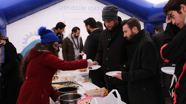 Üniversite öğrencilerinden Halep'e yardım kampanyası