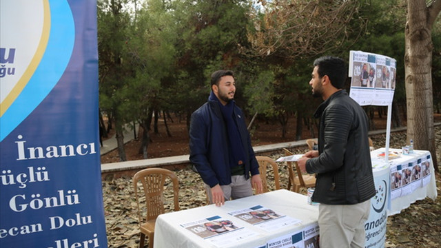 Üniversiteli gençler, Halep'e duyarsız kalmadı