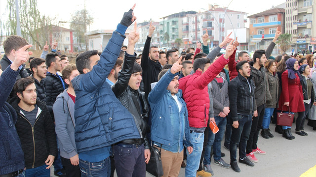 Üniversitelilerden teröre tepki yürüyüşü