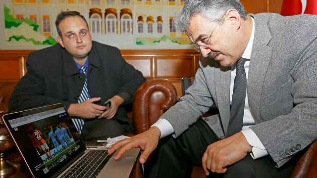 Vali Ayyıldız, AA'nın 'Yılın Fotoğrafları' oylamasına katıldı