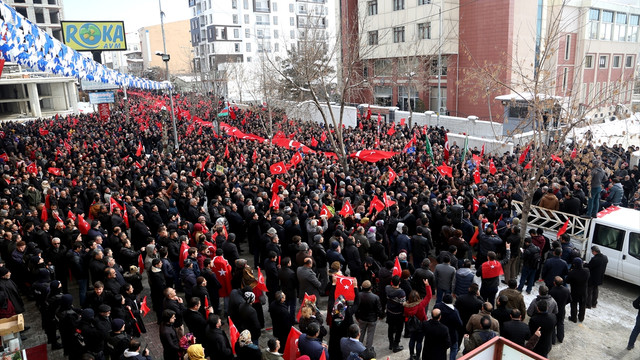 Van'da binlerce kişi terörü lanetledi