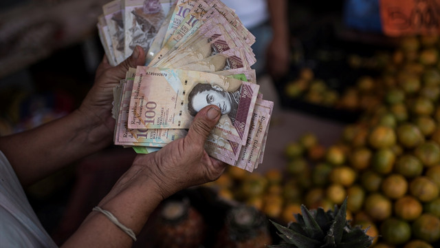 Venezuela 100 bolivarlık banknotunu tedavülden kaldırıyor