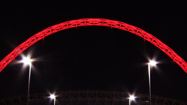 Wembley Stadı'nın ünlü kemeri Türkiye için kırmızı oldu