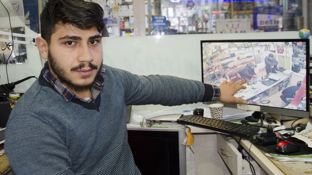 Yardım isteme bahanesiyle bağış kutusunu çaldı