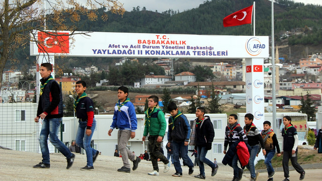 Yayladağı'ndaki konteyner kente Antalya'dan ziyaret