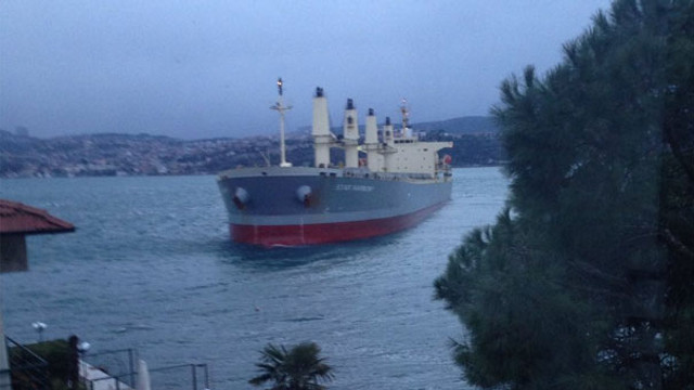 Yeniköyde bir gemi karaya oturdu!