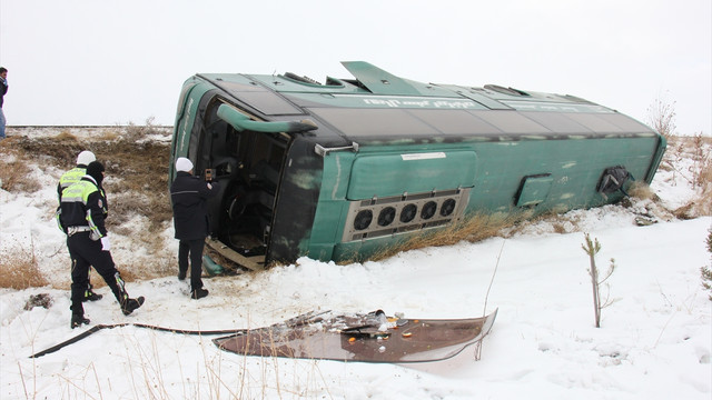 Yozgat'ta tur otobüsü devrildi: 6 yaralı