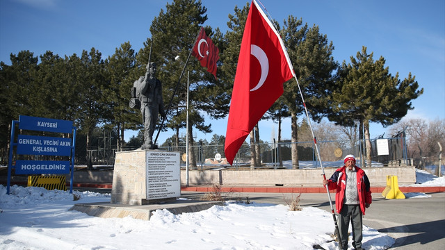 14 şehit veren tugayın önünde saygı nöbeti