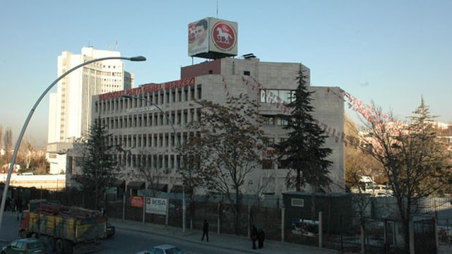 Türk siyasetine yön veren binaydı! Özalın binası satılıyor