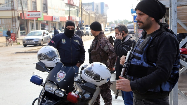 Adana'da kepenk kapatan esnafa para cezası