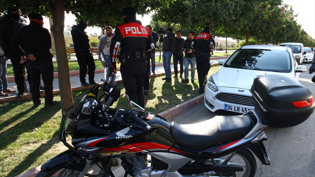 Adana'da polisten kaçan sürücü paniğe yol açtı