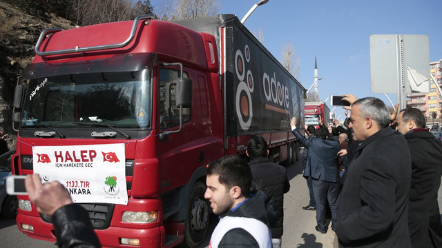 Ankara'dan Suriyelilere 10 tır yardım