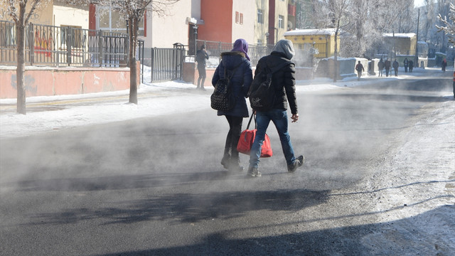 Ardahan'da eriyen buzlar sis bulutu oluşturdu