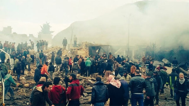 DEAŞ Azezde bomba yüklü araçla saldırdı: 60 ölü