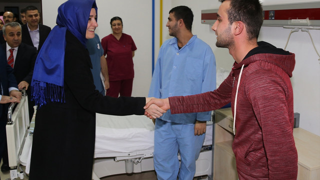 Bakan Kaya, gazileri ziyaret etti