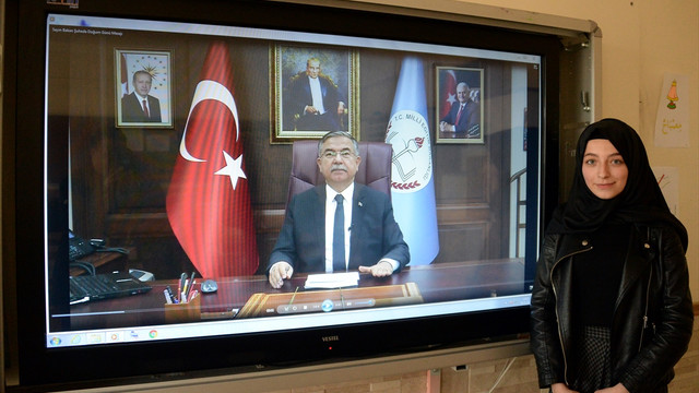 Bakan Yılmaz'dan lise öğrencisine doğum günü sürprizi