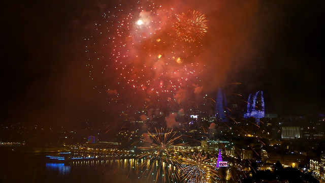 Bakü 2017'ye coşku içinde girdi
