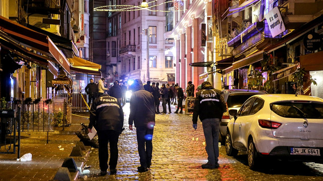 Beyoğlunda silahlı kavga: 4 kişi yaralandı