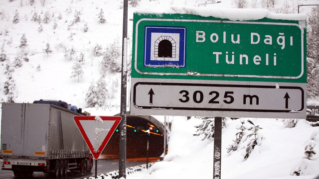 Bolu Dağı'nda kar yağışı