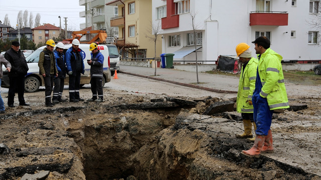 Bolu'da altyapı çalışmasında doğalgaz borusu patladı