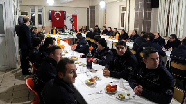 Bursa Valisi Küçük, çevik kuvvet ekiplerini ziyaret etti