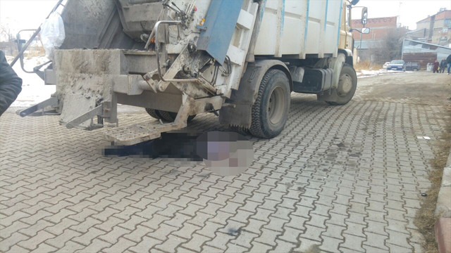 Çöp kamyonunun altında kalan kadın öldü