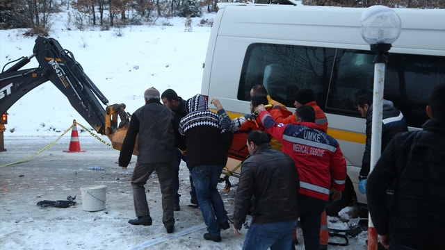 GÜNCELLEME - Çorum'da askeri araçla minibüs çarpıştı: 2 şehit, 14 yaralı
