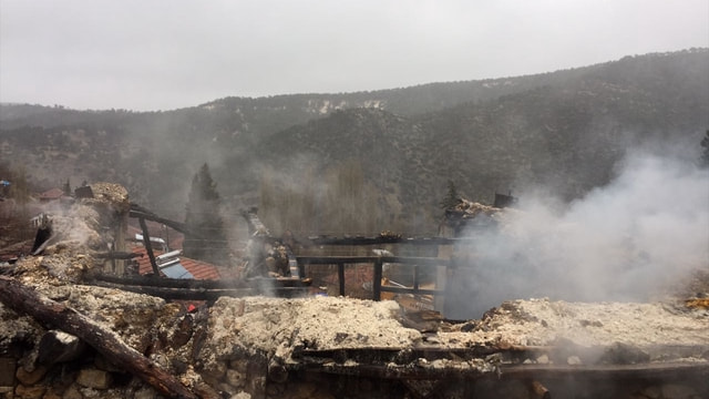 Denizli'de yangın: 3 ölü