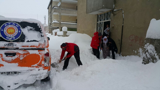 Diyaliz hastalarını AFAD hastaneye ulaştırdı