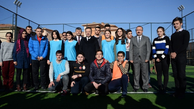 Diyarbakır'da okullara 33 spor sahası yapıldı