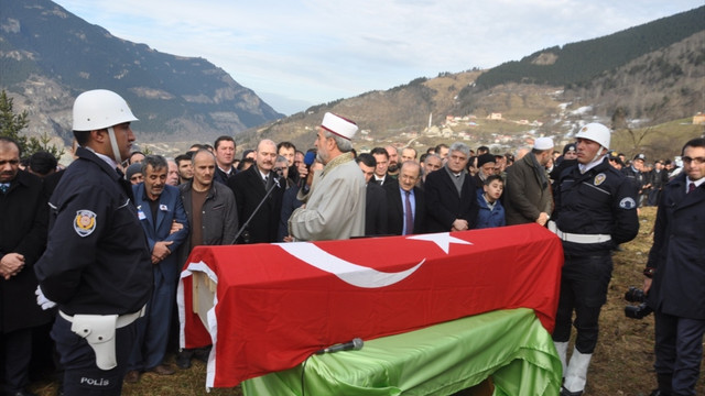 Şehit Polis Memuru Özcan memleketi Trabzonda son yolculuğuna uğurlandı