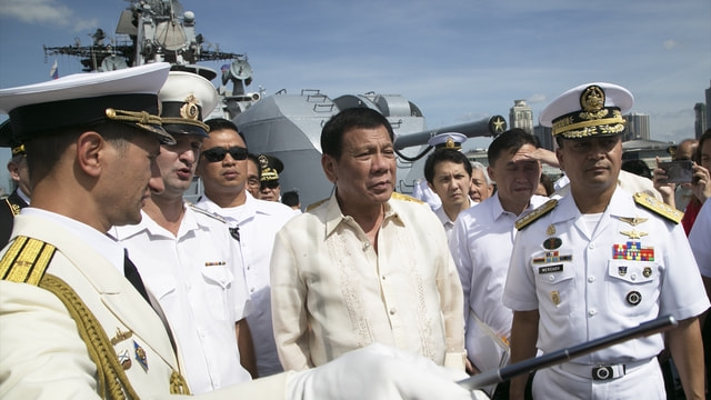 Filipinler Devlet Başkanı Duterte Rus savaş gemilerini ziyaret etti