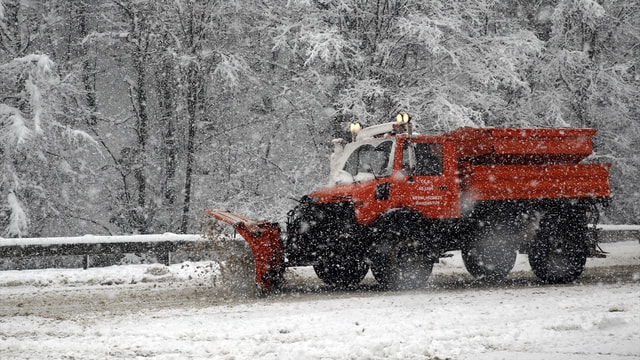Düzce'de kar yağışı ulaşımı aksattı