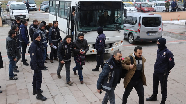 Edirnede 12 eski emniyet mensubu FETÖden gözaltına alındı
