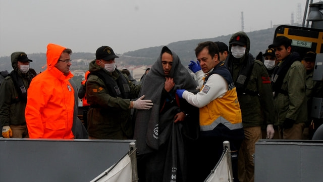 Ege Denizinde Yunanistana geçmeye çalışan 94 göçmen kurtarıldı