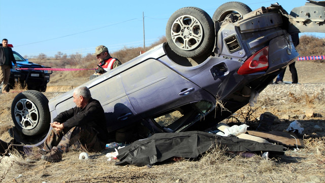 Elazığ'da trafik kazası: 1 ölü, 2 yaralı