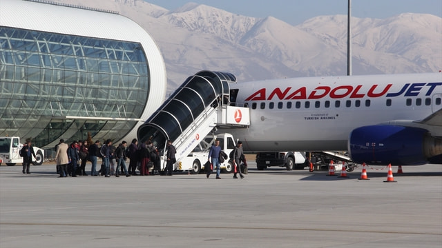 Erzincan'a uçak sefer saatleri değişti