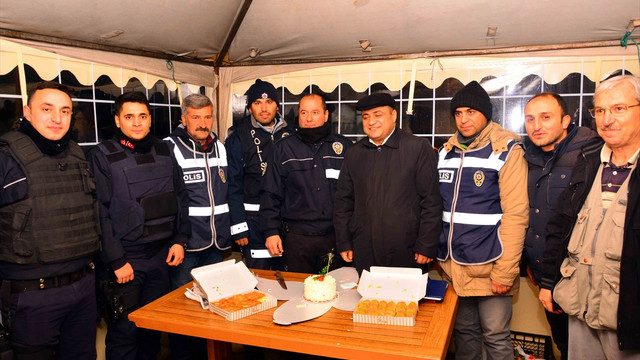 Gazeteciler yeni yılı polislerle karşıladı