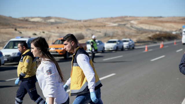 Gaziantep'te tır devrildi: 1 ölü, 3 yaralı