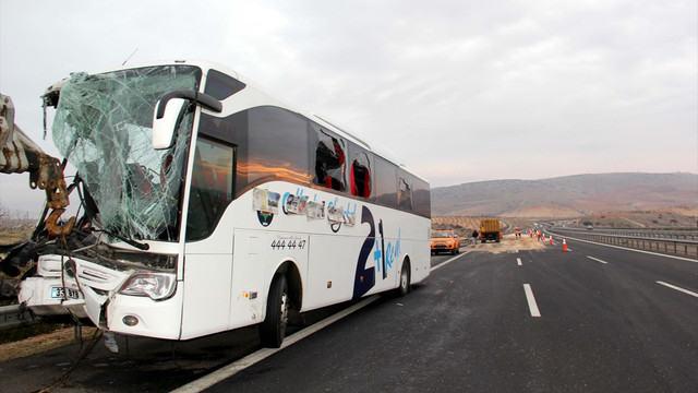Gaziantepte yolcu otobüsü devrildi: 5 yaralı