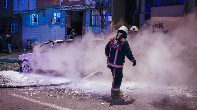 Gaziosmanpaşa'da araç kundaklandı