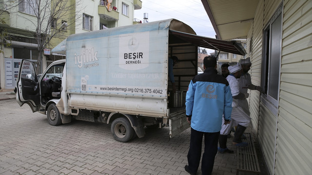 Halepli ailelere Türkiye'den sıcak yemek