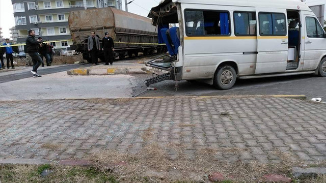 Hatay'da hemzemin geçitte kaza: 6 yaralı