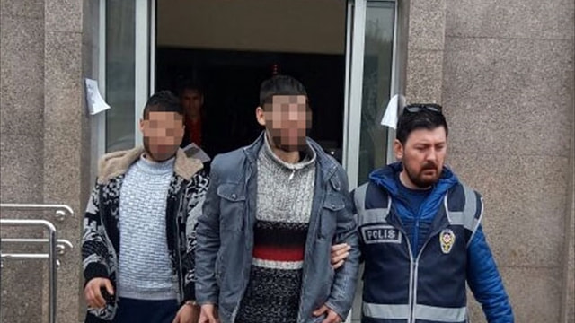 İzmir'de okulun demir kapısını çalan 2 kişi tutuklandı