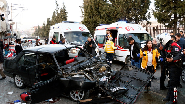 İzmir'de trafik kazası: 6 yaralı