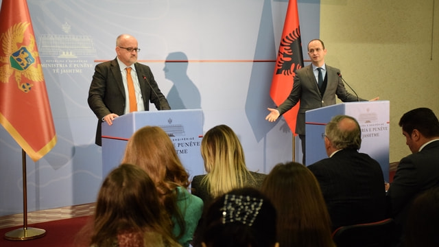 Karadağ Dışişleri Bakanı Darmanovic Arnavutluk'ta